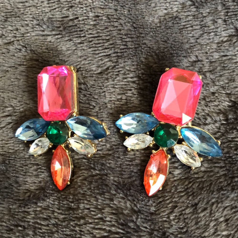 Women’s earrings